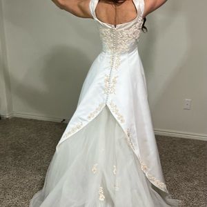 blowout top of the name Maggie, Alfred Angelo, much more sizes 2 to 14.